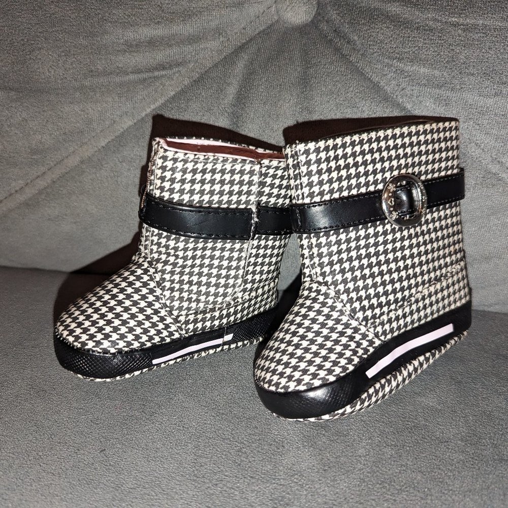 Brand New without Tag. Baby Rain Boots Size 2